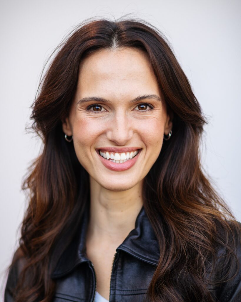 Cleo Abram portrait — Cleo Abram net worth profile