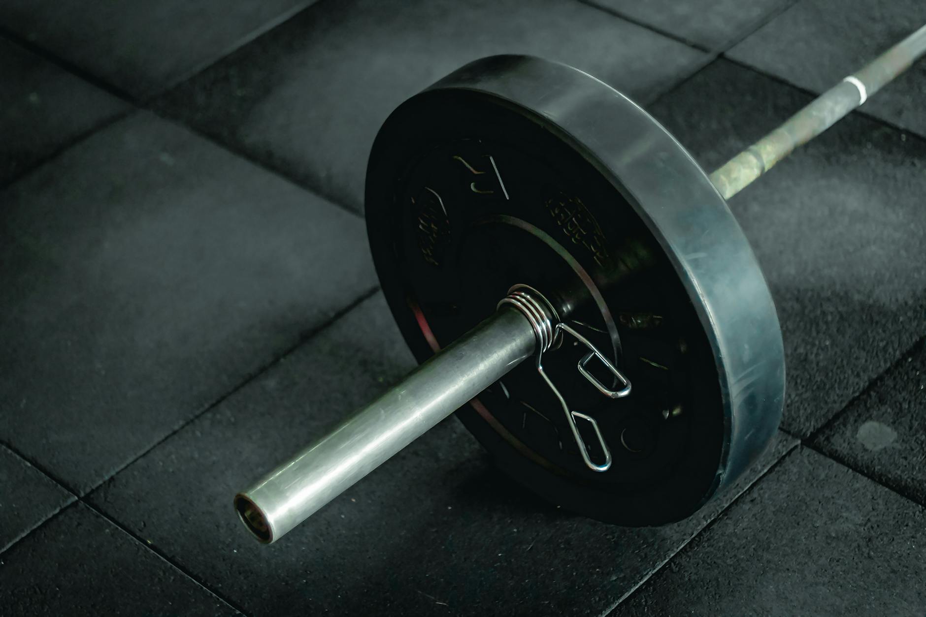 Barbell weight training - Mike Israetel Renaissance Periodization science fitness