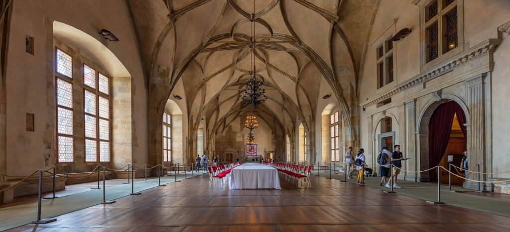 De Vladislavzaal in het Oude Koninklijke Paleis op de Praagse Burcht