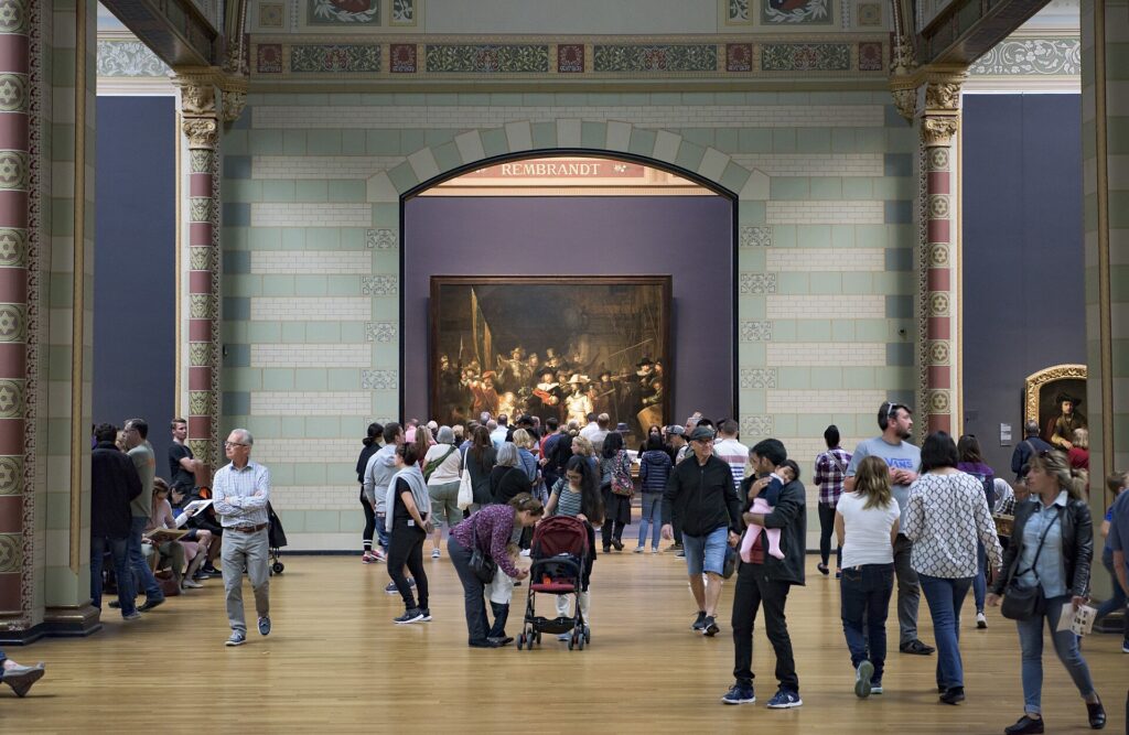 Visitors in the Rijksmuseum Gallery of Honour in front of Rembrandt's Night Watch