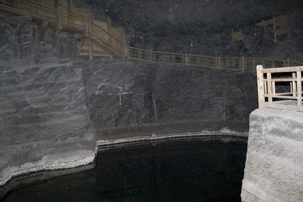 Unterirdischer Solsee in der Weimar-Kammer des Salzbergwerks Wieliczka