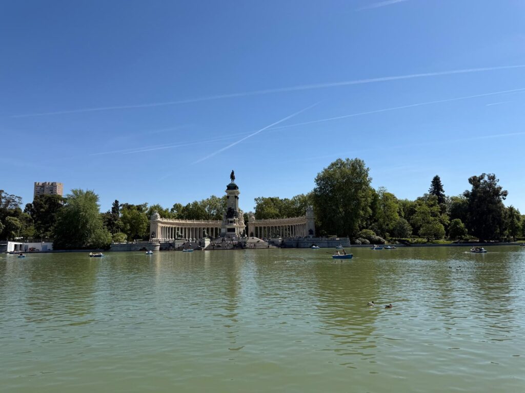 Rowing boats on the Estanque Grande lake in Retiro Park below the colonnaded Monument to Alfonso XII